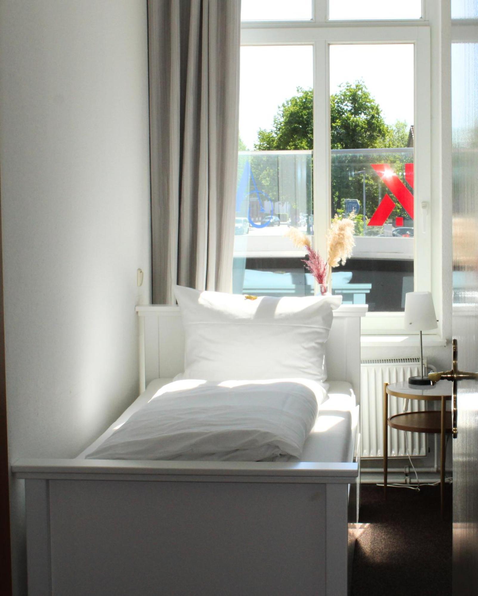 Hotel Adler & Eventlocation Gmbh Itzehoe Esterno foto